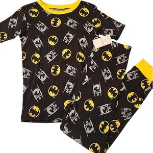 Batman Size 10 2 Piece Pajama Set Short Sleeve & Pants NEW Comics Sleepwear‎